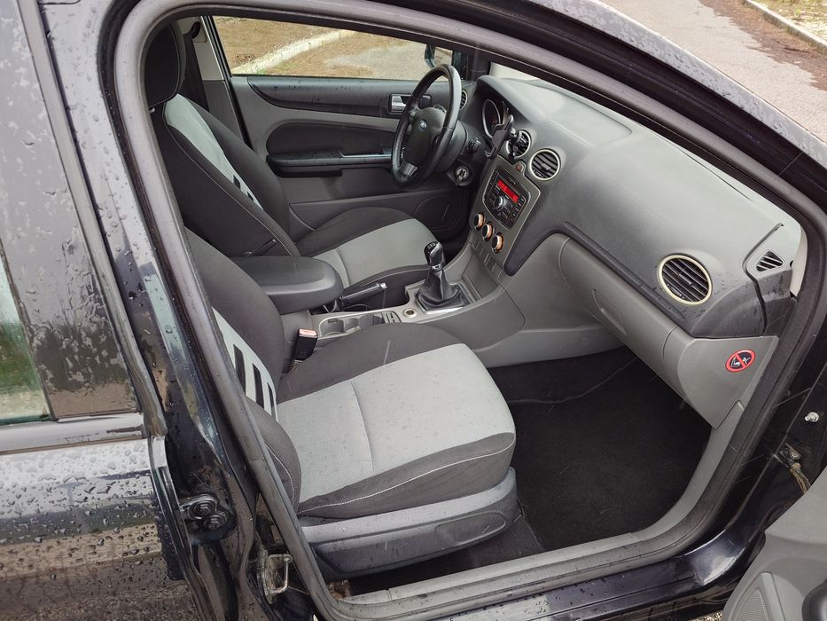 Ford focus 1.6 110cv  2010