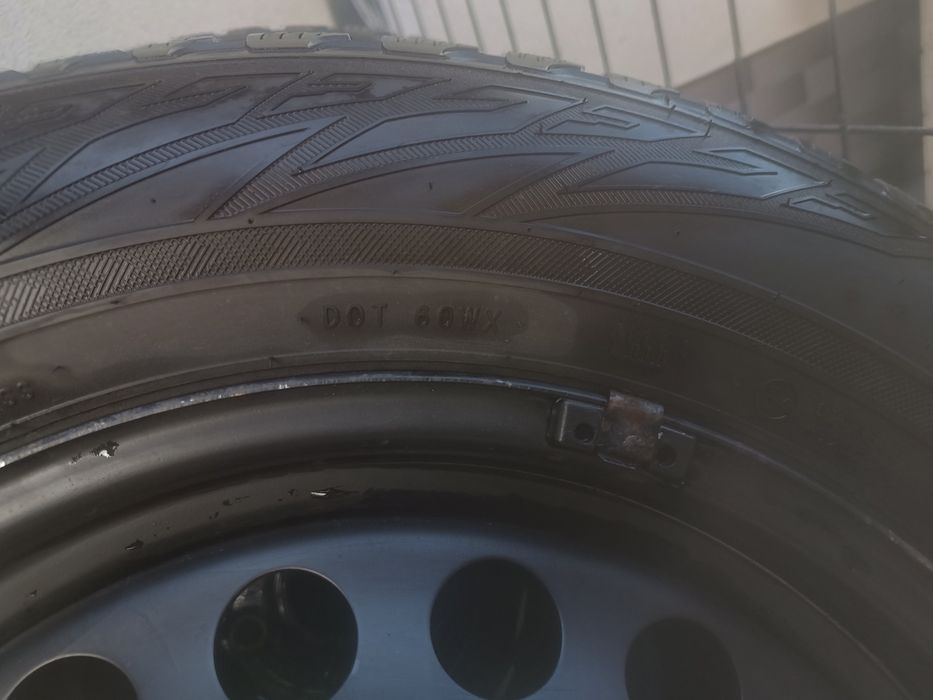 Felgi stalowe plus opony zimowe Nokian R17