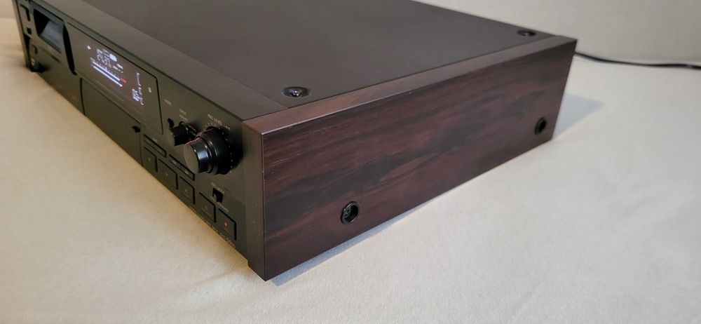 Magnetofon cyfrowy Sony DTC-59ES DAT (drewniane boczki) +pilot zamiennik