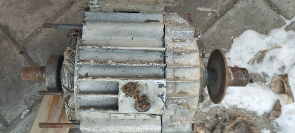 Станок для заточки инструмента.