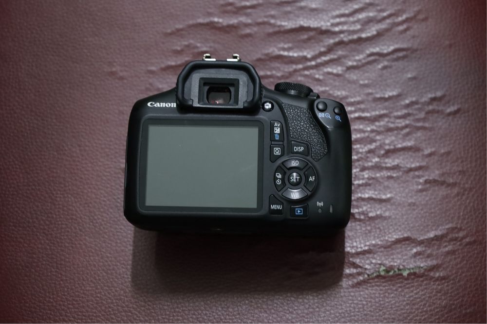 Vendo Camera Canon 2000D