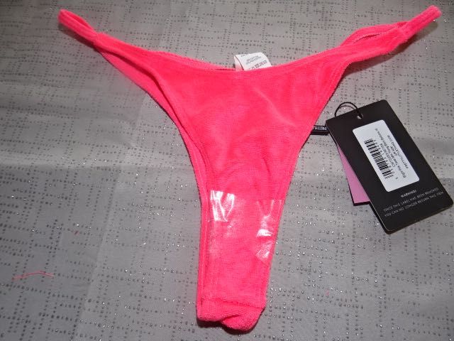 PrettyLittleThing rezone majtki kąpielowe M