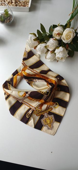 Piękna apaszka silk Carven