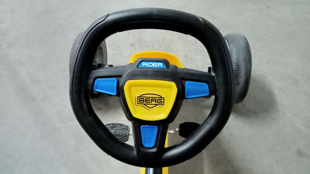 Carro a pedais da Berg