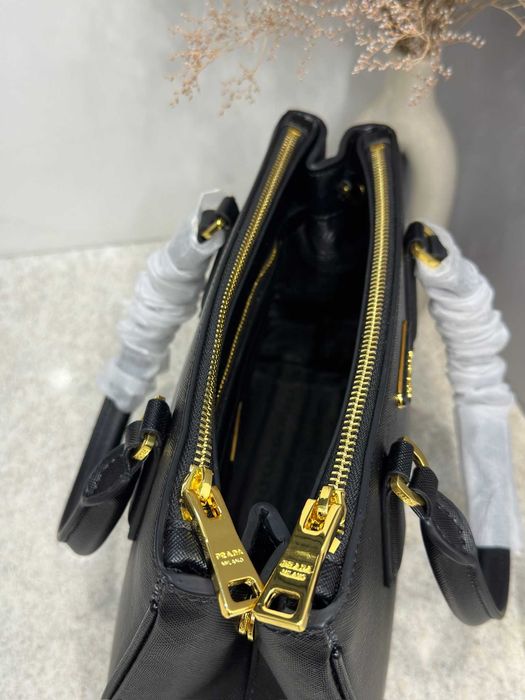 Жіноча сумка Prada Saffiano чорна / Женская кожаная сумка Прада черная