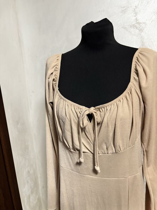 Elegancka beżowa sukienka  4XL