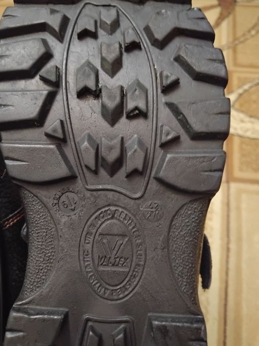 Продам спецобувь