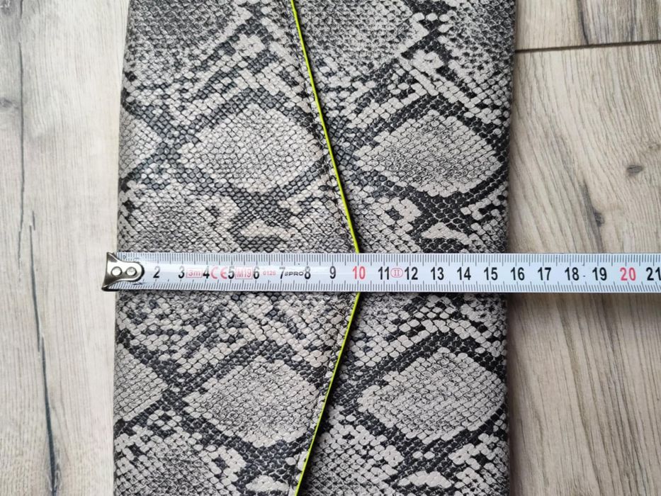 Nowa torebka kopertówka skóra węża szara neonowa