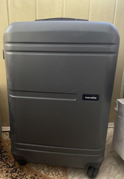 Чемодан на колесиках travelite