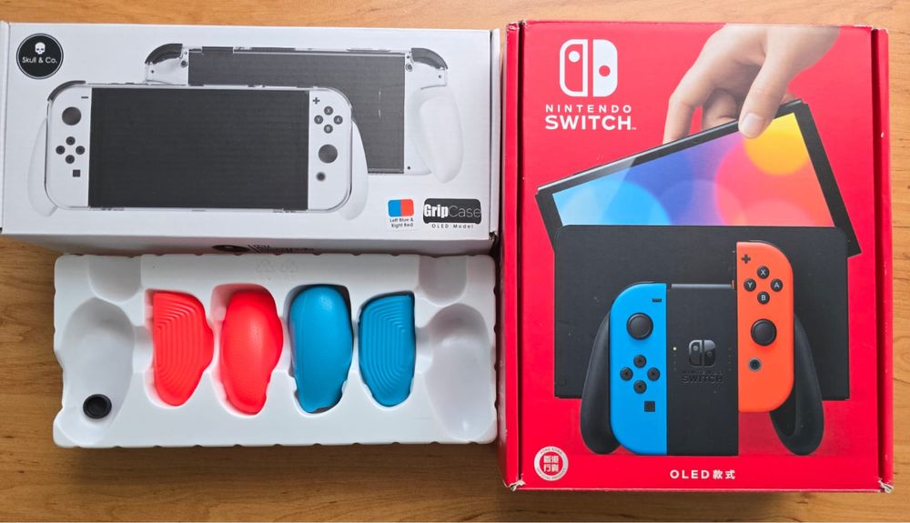 Nintendo Switch OLED 64 ГБ + microSD 256 ГБ + чехол + все игры.