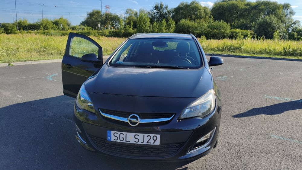 Sprzedam Opla Astrę J Sports Tourer