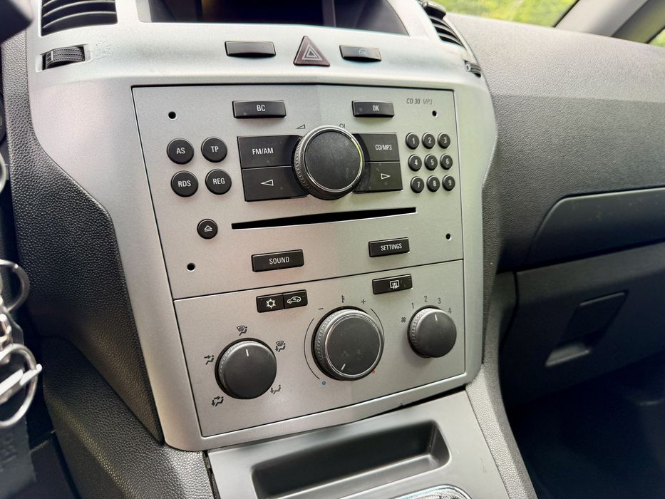 Opel Zafira 2010  рік 1,6 бенз 7 - місна