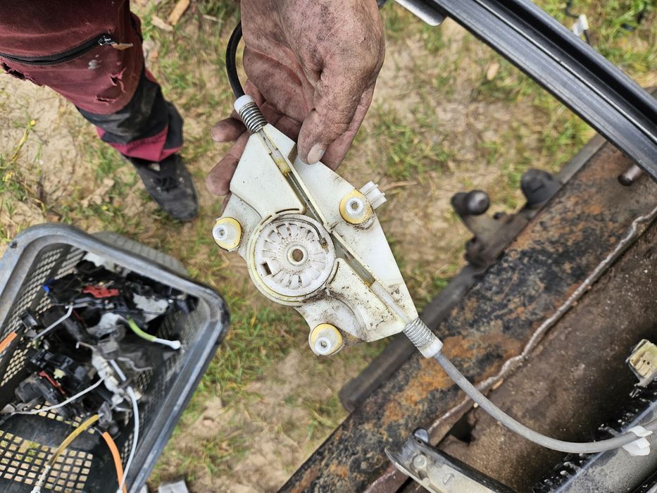 Audi a4 b6 mechanizm podnośnik szyby prawy przod