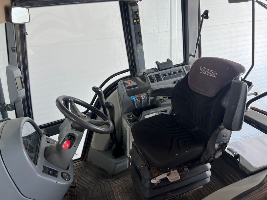 Valtra T120 do opryskiwacza, wąskie koła do międzyrzędzi