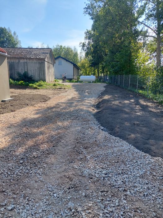 Utwardzanie terenu kruszywem/Usługi koparka