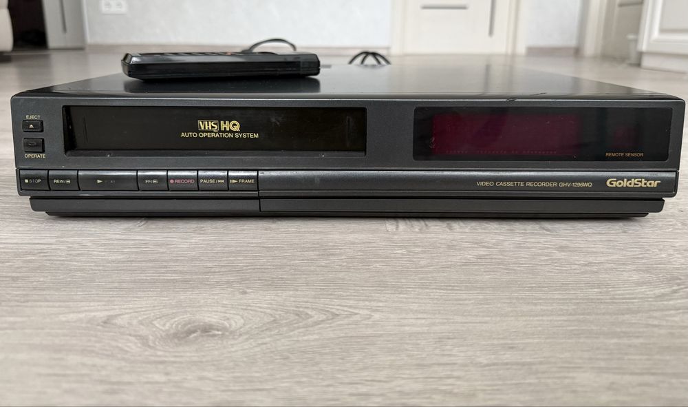 Відеомагнітофон GoldStar GHV-1296WQ