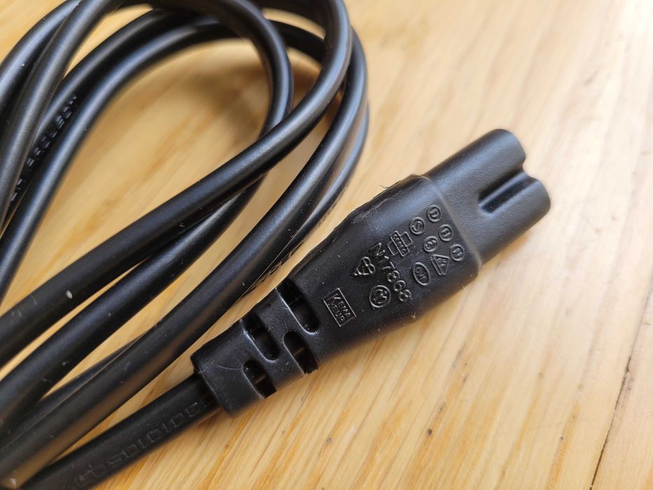Przewód, kabel zasilający z wtyczką typu-G (tzw. angielska)