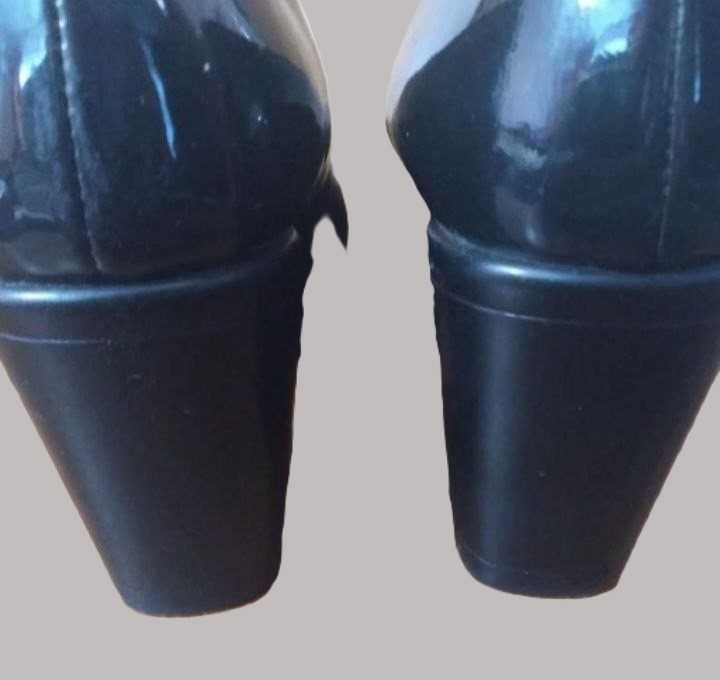 Елегантні лаковані туфлі Donna Ricco (р. 39) ідеально підійдуть на 38р