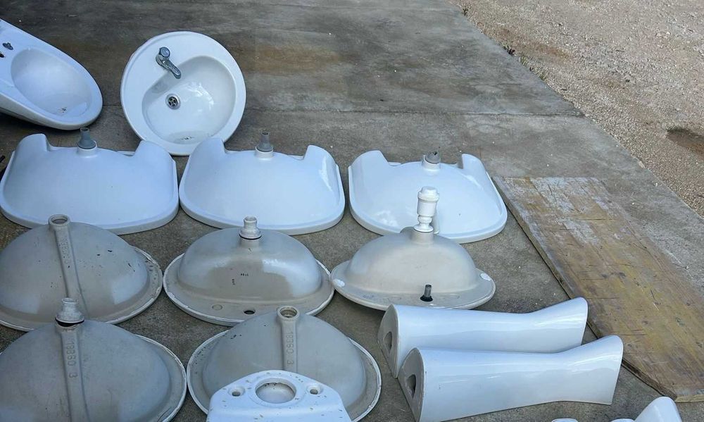 Colunas, Lavatórios...