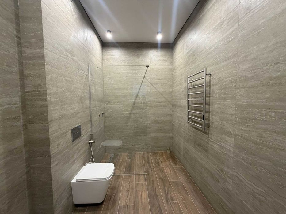 Продаж сучасного таунхауса "Aura Park"