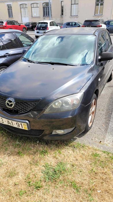 Mazda 3 acidentado