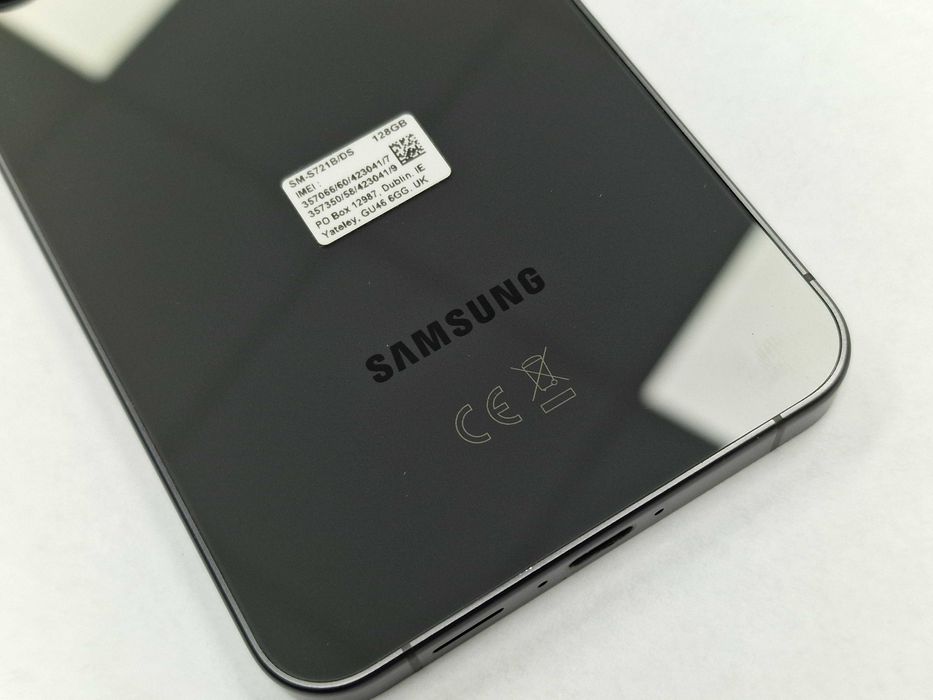 Samsung Galaxy S24 FE/ 8GB/ 128GB/ Graphite/ Grade A/ 12.07.25 + ładowarka