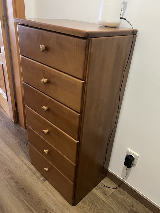 Camiseiro em Madeira Cerejeira