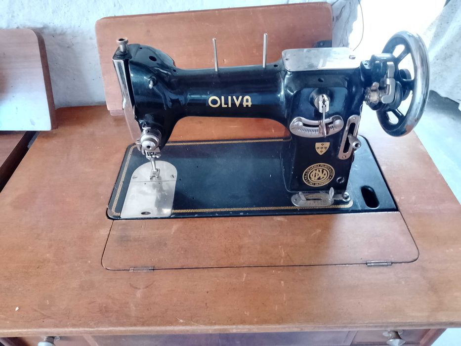 Maquina de costura OLIVA