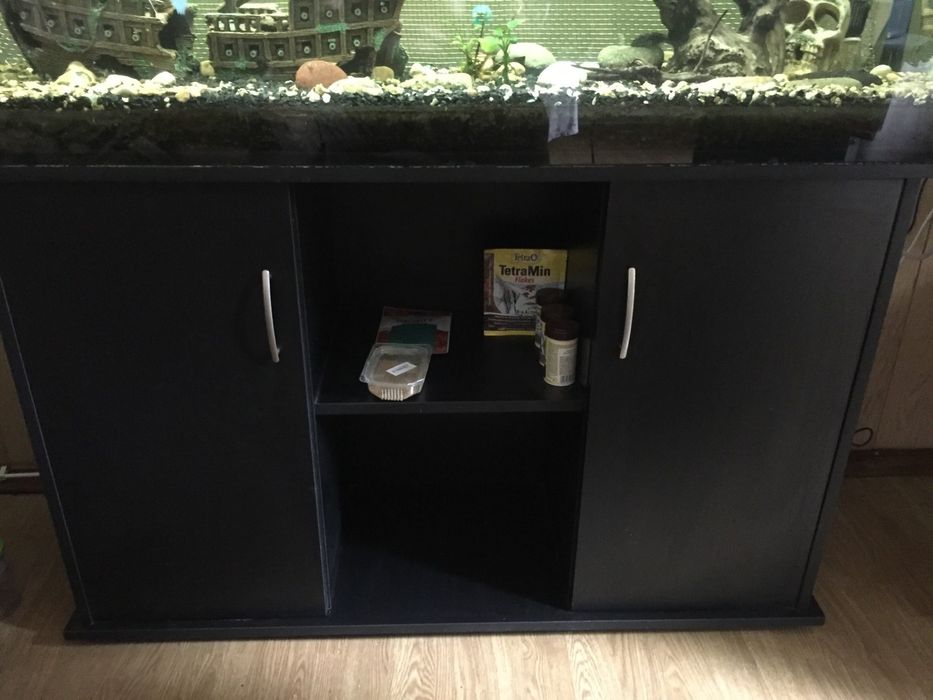 Аквариум 250л с лампами и тумбой