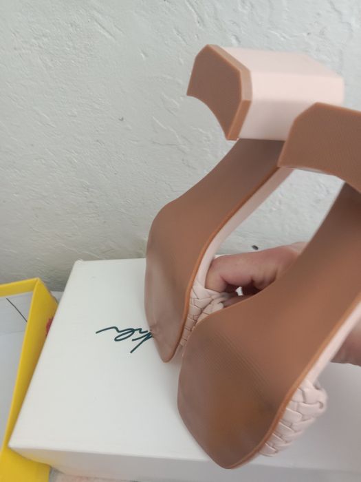 Продаю!Босоножки женские.