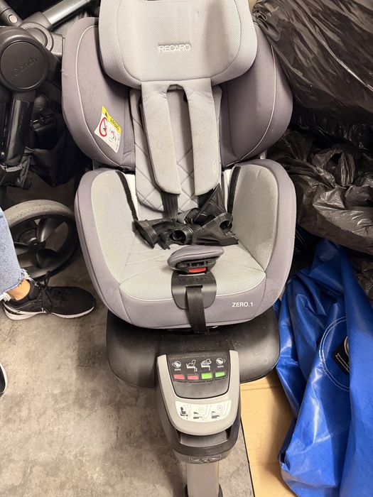 Carrinho de bebé gémeos + cadeiras auto para o automovél + 1 alcôfa
