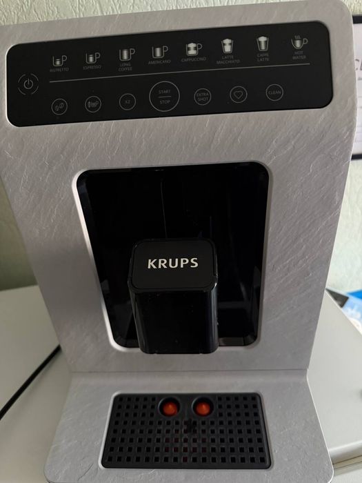 Продам кофемашинку Krups EA897A10