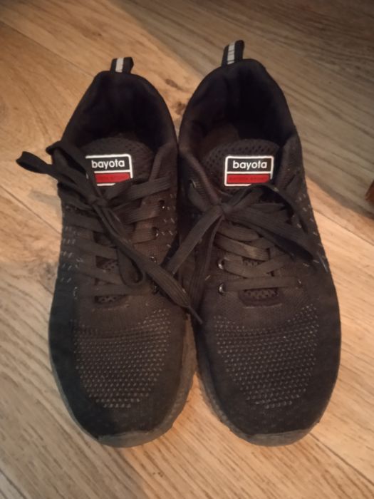 Продам лёгкие кроссовки