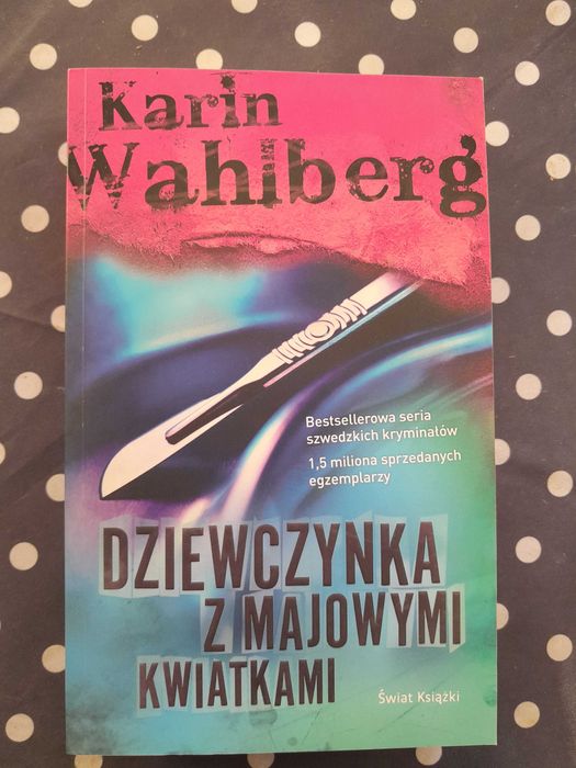 Dziewczynka z majowymi kwiatkami Karin Wahlberg