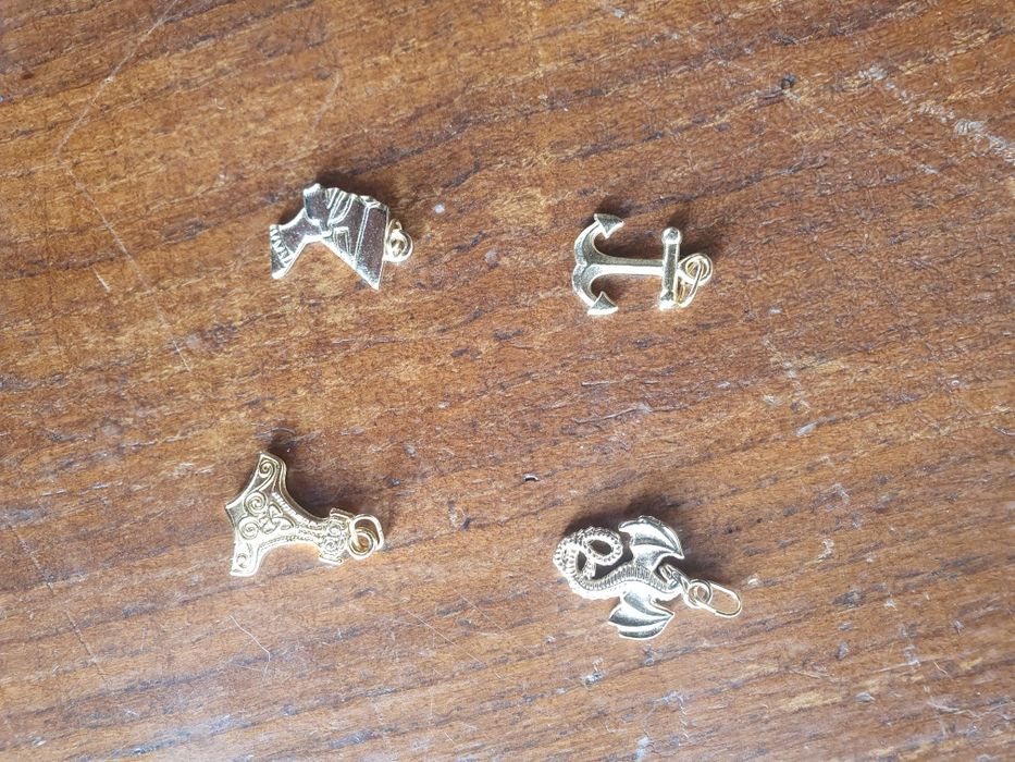 Pendentes em Prata Dourada