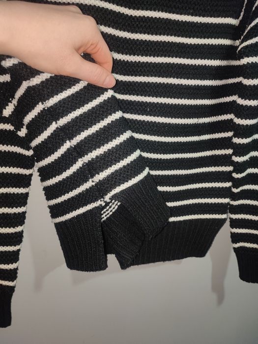 Krótki pasiasty sweterek sweter w paski Reserved S