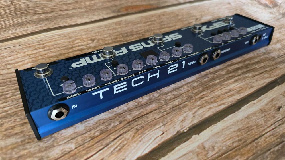 Tech 21 Sansamp Bass Fly Rig preamp drive chorus comp tuner multi FX