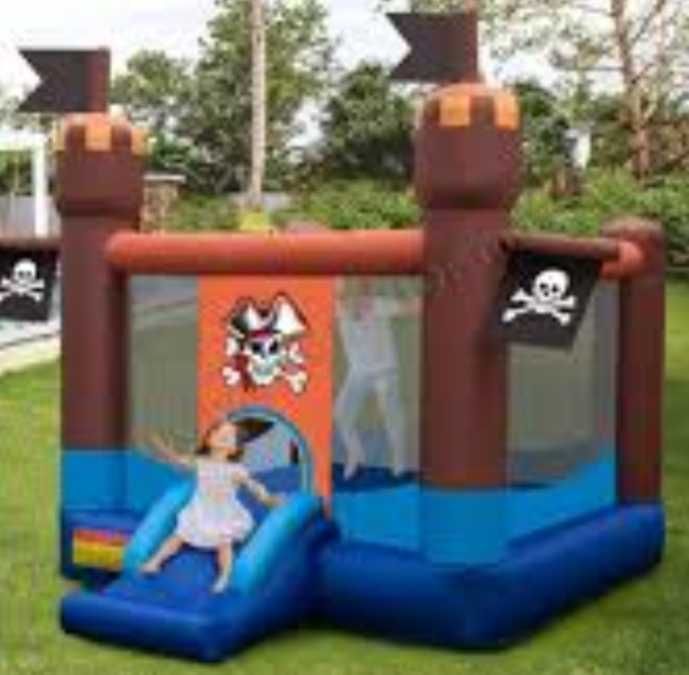 Zamek pompowany dla dzieci.