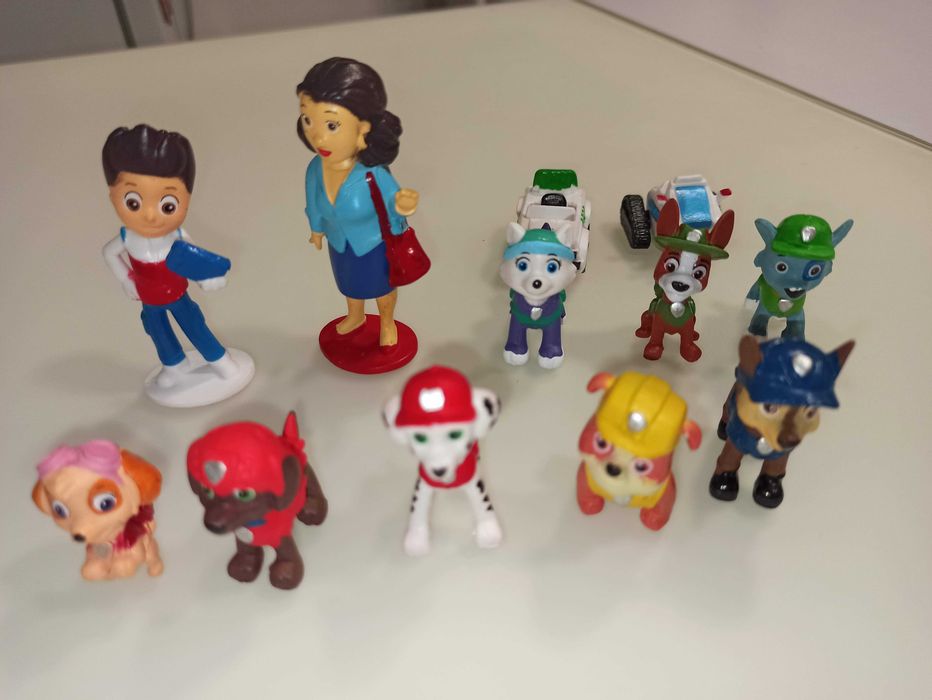 12 bonecos patrulha pata brinquedo e bolo de aniversário
