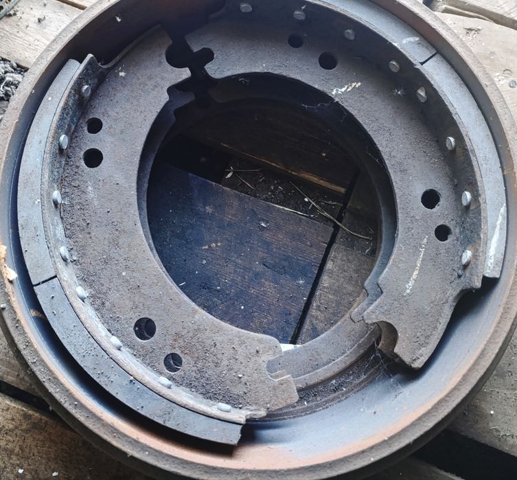 Продам барабаний  комплект  тормозів Камаз