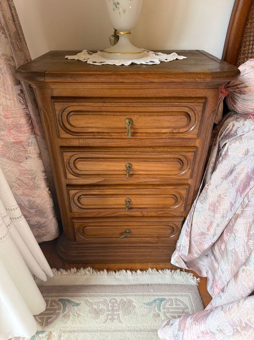 Cómoda + 2 mesinhas de cabeceira