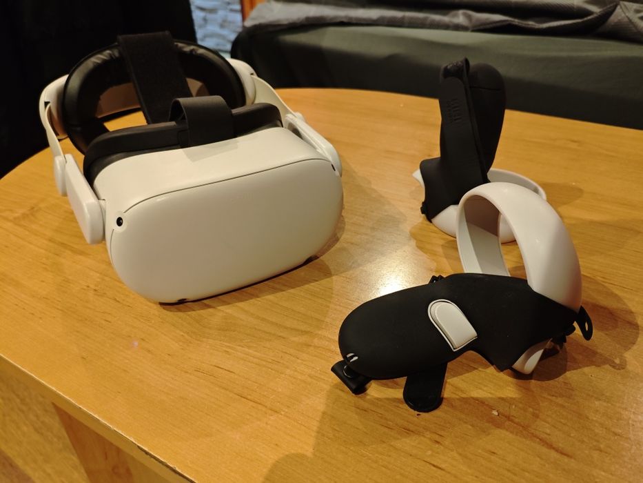 Oculus quest 2 128gb plus kiwi strap