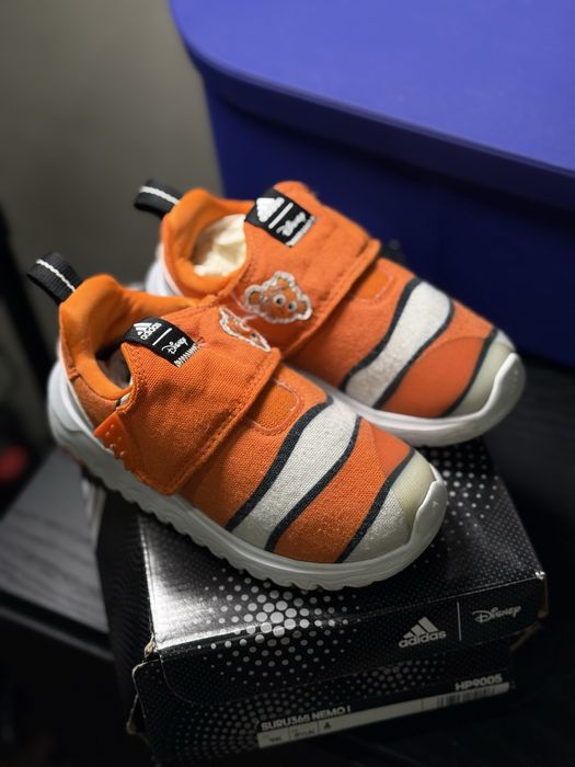 Кросівки Adidas Disney розмір 26