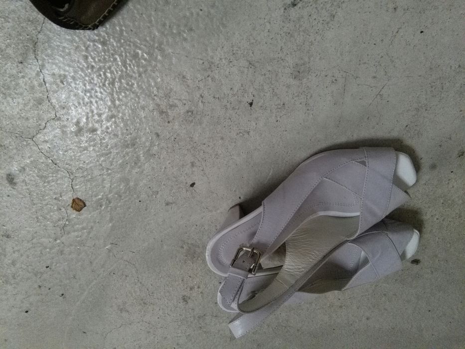 Malas Branca e vermelha,sabrinas,socas ,sandalias Lilás ,mules em Pele