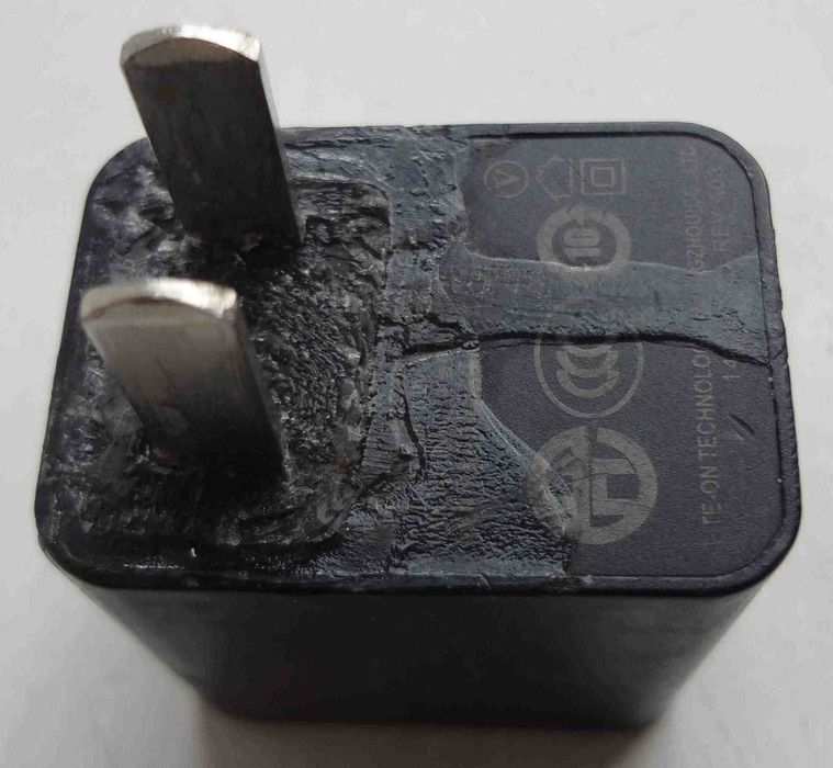 Зарядні пристрої до різної техніки, блоки живлення