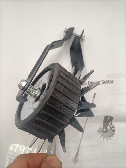 Obrzynarka do trawnika Rotacyjna z Kołem Ręczna