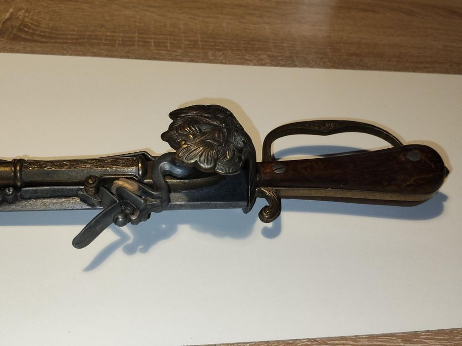 Adaga/pistola replica de decoração (não funciona é só para decoração)