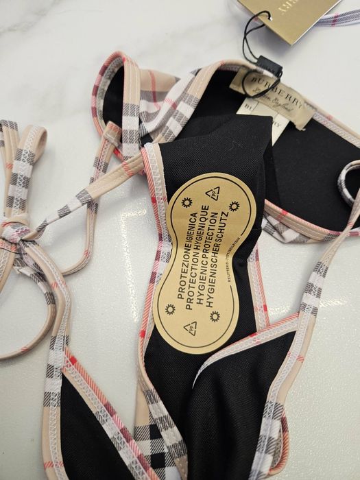 Piękny nowy stroj kąpielowy Burberry London
