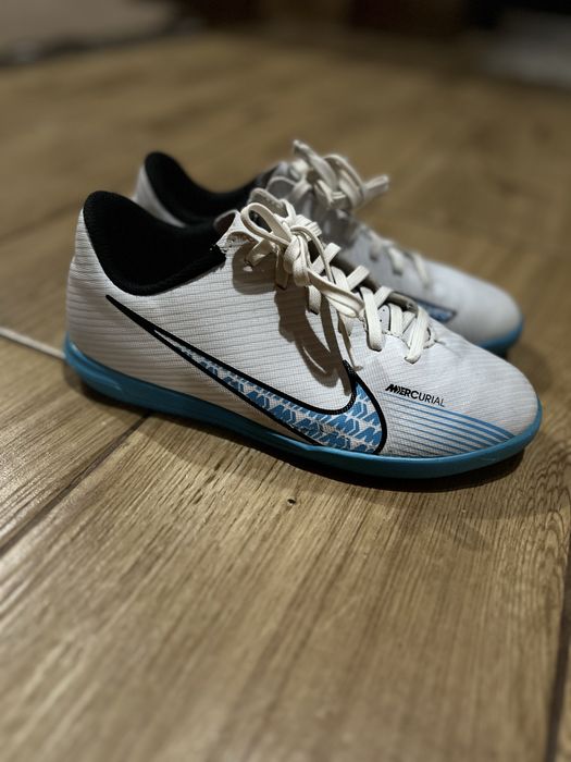 Футзалки,сороконожки nike 34 р.