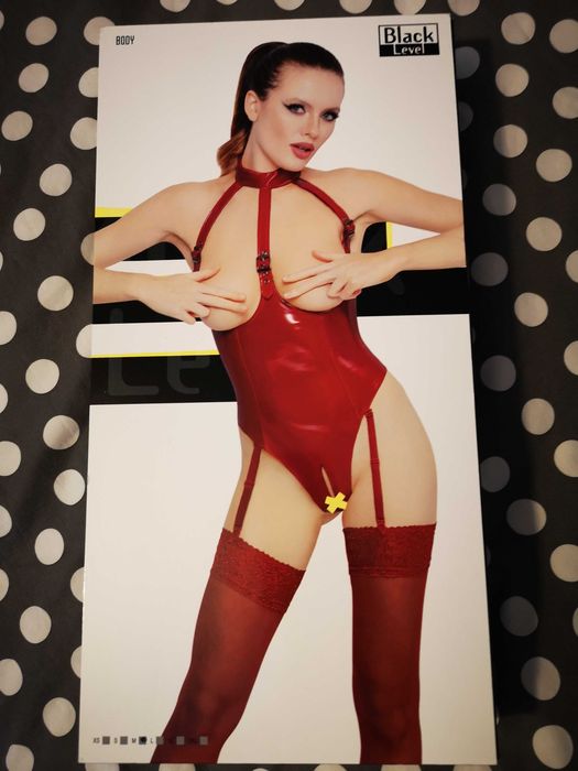 M sexy body vinylowe PCV czerwone BLACK LEVEL z wycięciem w kroczu